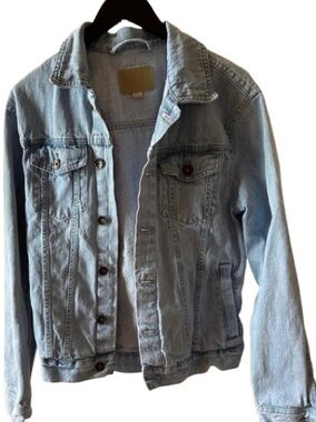91 Cotton On     Light Blue Denim Jean Jacket.  Size M